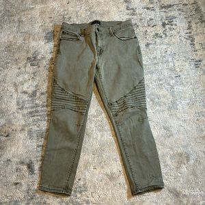 Express Olive Green Capri Pants Size 8